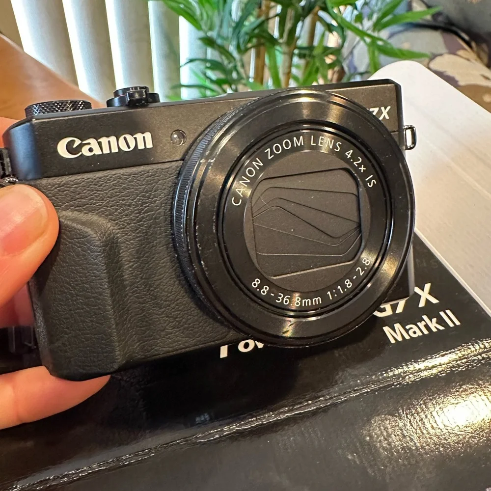 Canon PowerShot G7 X Mark II - Black- all accessories included
